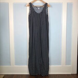 Old Navy Black & White Maternity Maxi Dress